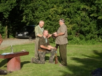 Tradycyjne pasowanie nowicjusza - zdobył pierwsze kaczki w swoim krótkim myśliwskim żywocie