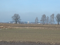 a w oddali lepiej z tego miejsca widoczne dzieła cywilizacji