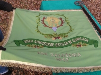 Piękny sztandar koła wyłożony dla widzów