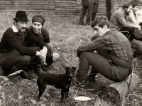 Z prawej Z. Ciemniewski i Tora, z lewej J. Biskupek z żoną na Hubertusie 1983.